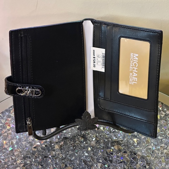 NWT - Michael Kors Crocodile Embossed Leather Wallet. Retail $128.00 - Picture 4 of 5